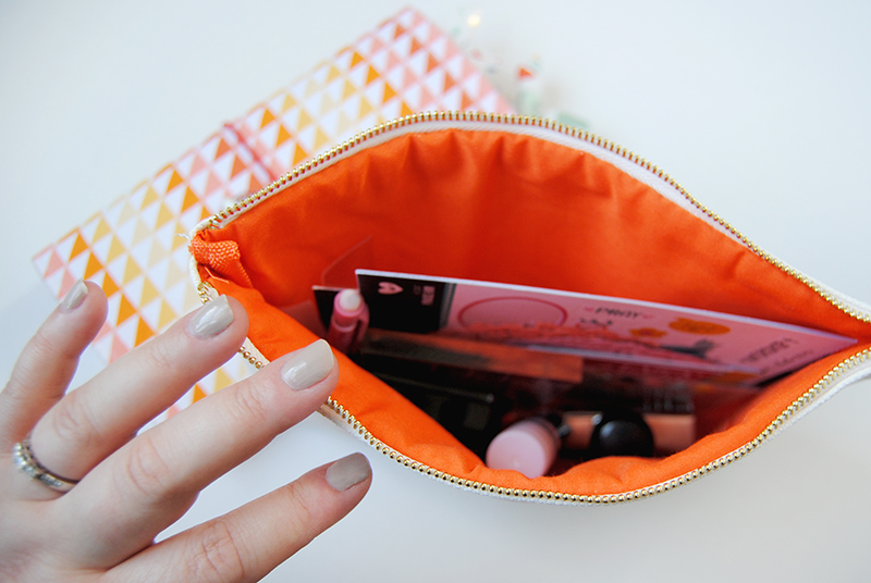 Elaine's traveling kit for illustrating her faith on the plane | traveler's notebook