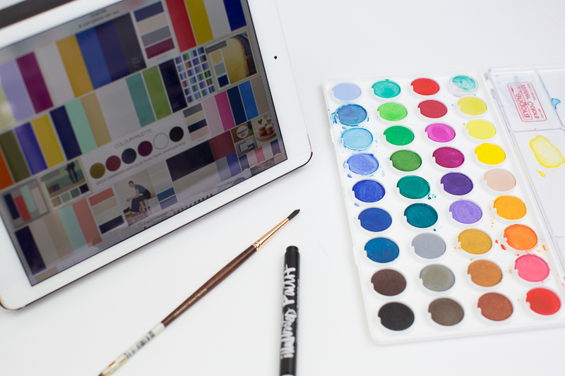 Amy Bruce shows how to add this adorable giraffe illustration to her Journaling Bible and shares the need to focus on things above