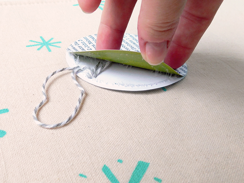 hybrid DIY shaker Christmas ornament tutorial by Elaine Davis | Illustrated Faith printables