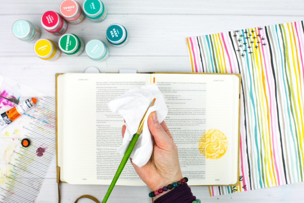 mixed media Bible Journaling Tutorial by Amy Bruce | Adding Texture with Pencil Rubbings - Widows Coin