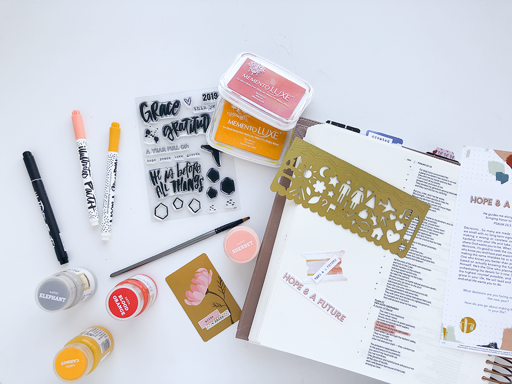 Mixed Media Bible Journaling | Mark-Making Techniques by Heather Greenwood | Psalms 23:3