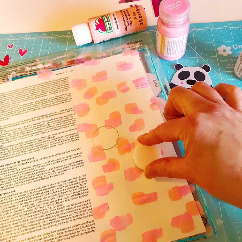 Print and Pray Hybrid Bible Journaling by Cristin Howell using digital printables | Love One Another | 1 John 4