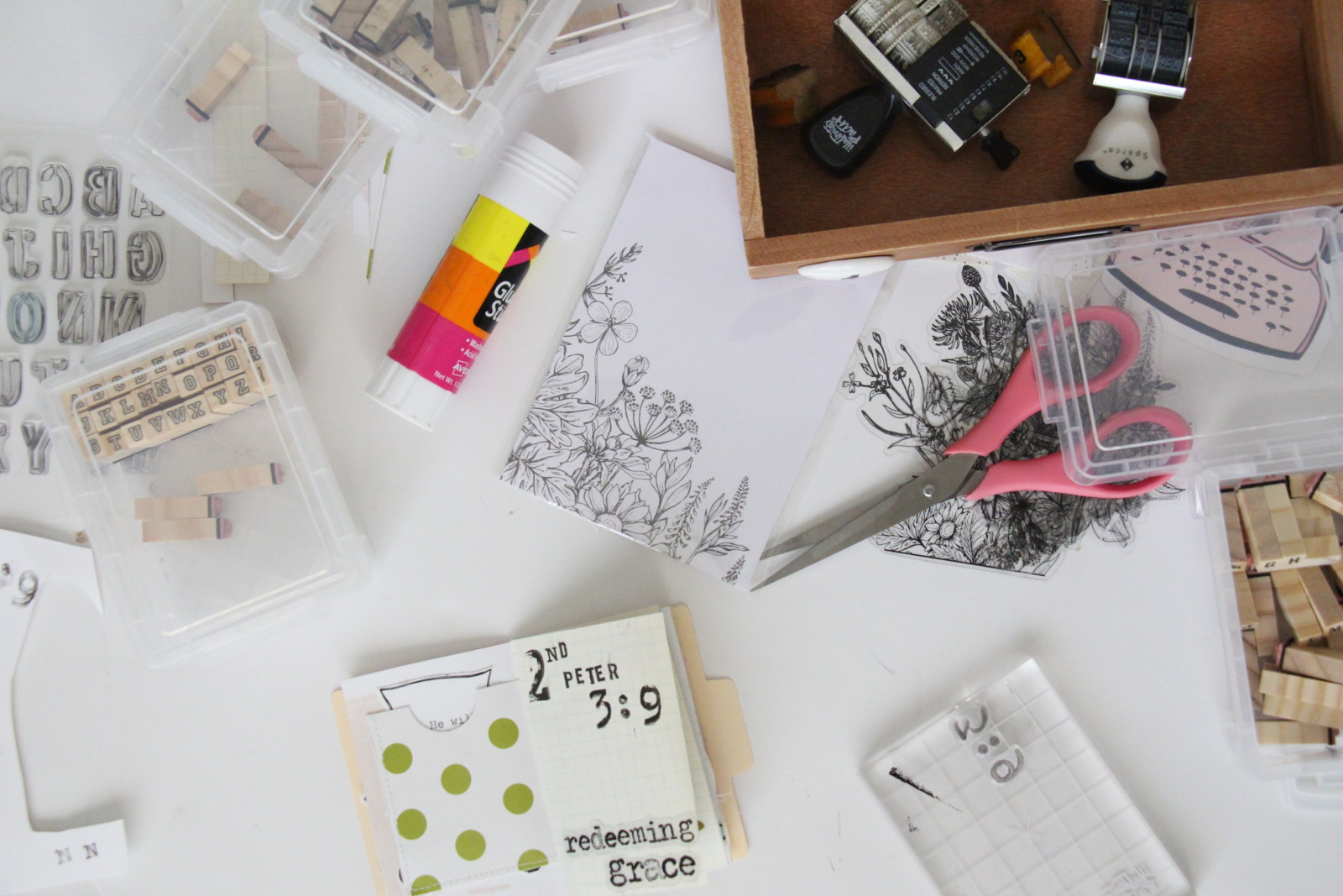 Bible Journaling Tutorial - creating a file folder booklet by Bekah aka Simply Bekah | A Book of Promises | Storyteller Devotional